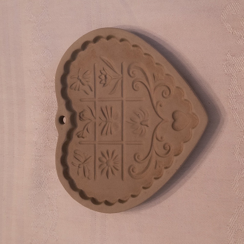 Vintage Gardens Of The Heart Cookie Mold - Picture 13 of 16
